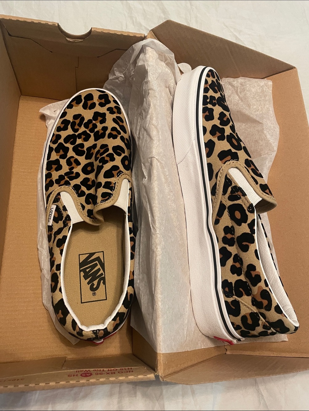 Vans Leopard Slip-On Sneakers in Tan and Black Women size 9/Men size 7.5